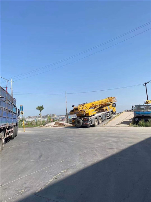 嘉荫县25吨吊车的租赁价格大概是多少？