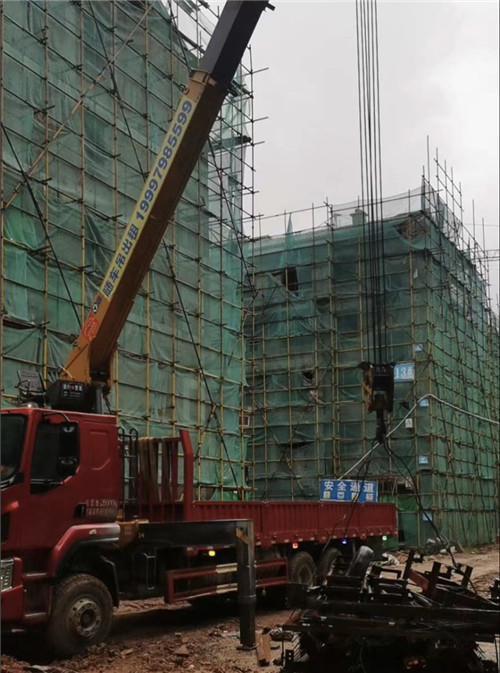 嘉荫县“慢工细活”—— 吊车的 “微动控制” 技术